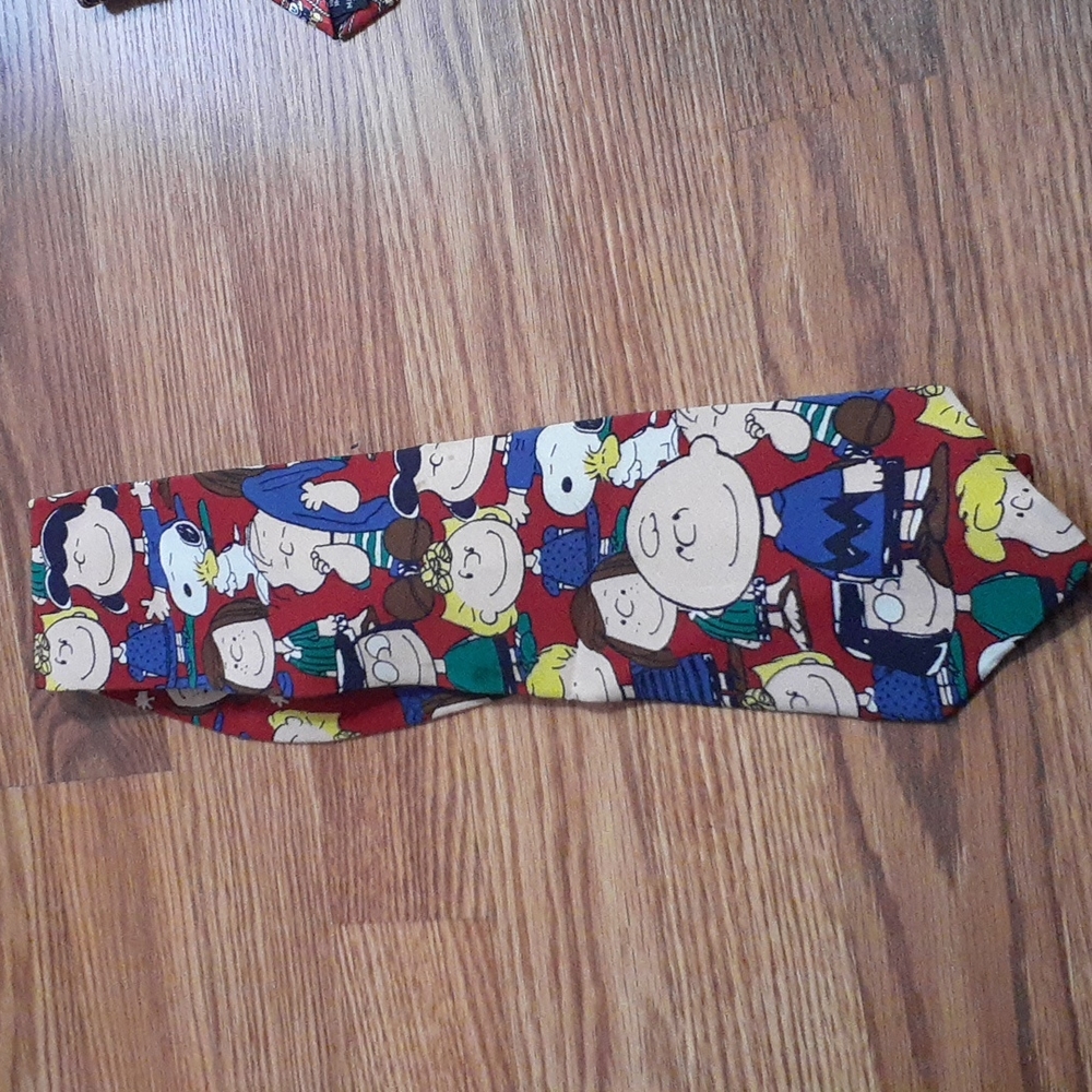 Peanuts gang tie